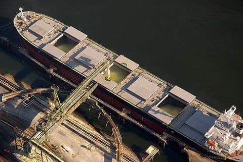 loading sulphur in vessel